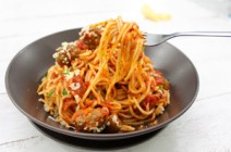 Soja Bolognese suvikõrvitsa “spagettidega”